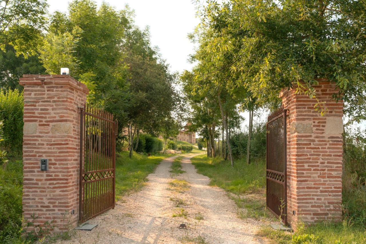 Готель Escons Domaine De Charme Saint-Sulpice-sur-Leze Екстер'єр фото